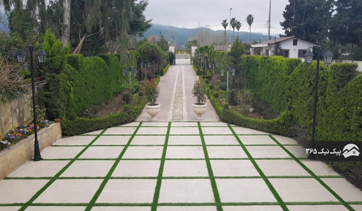 حیاط عمارت استخردار با ساحل اختصاصی