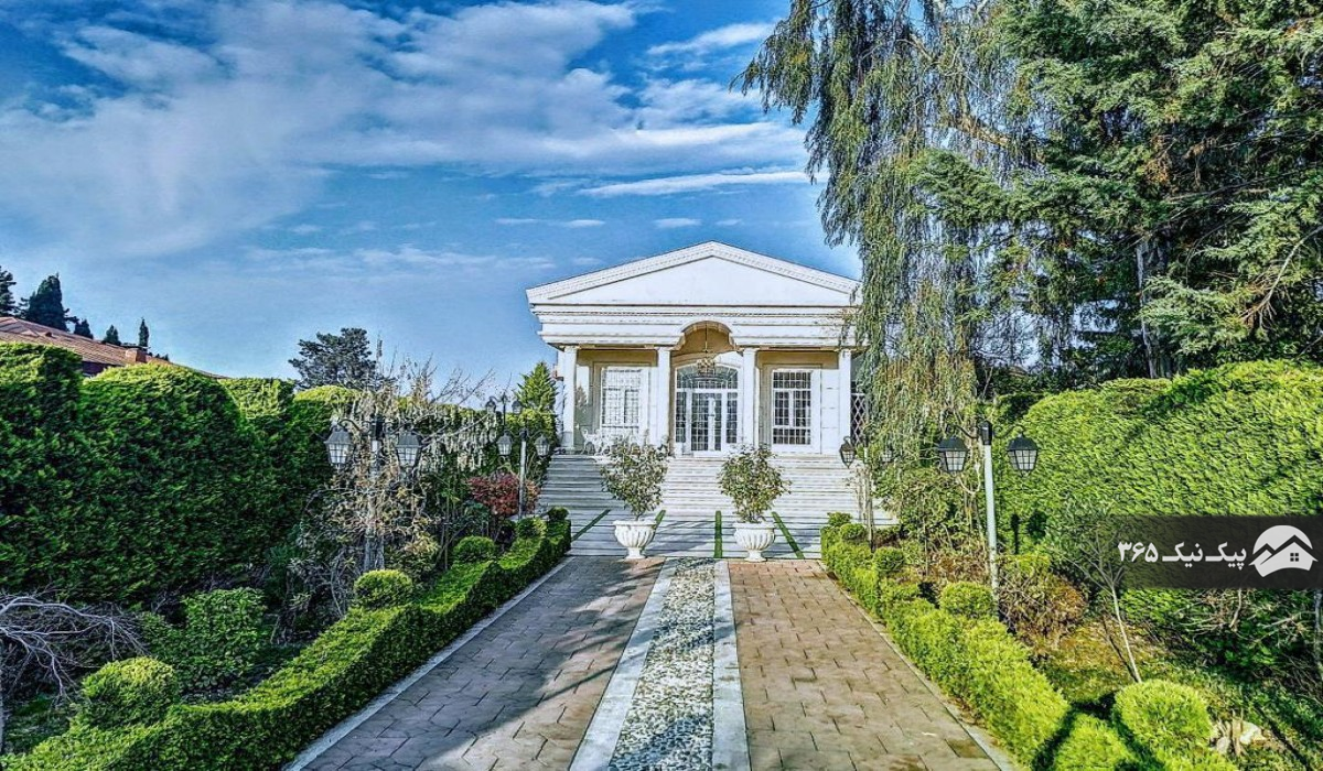 باغ سرسبز عمارت استخردار با ساحل اختصاصی